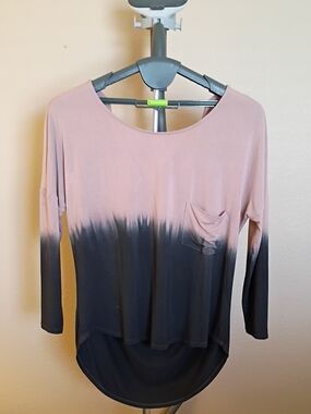 Women’s Ombre Long Sleeve Pocket Tee - Tan & Charcoal SEE MEASUREMENTS